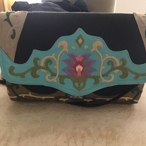 Embroidered shoulder bag with detachable strap